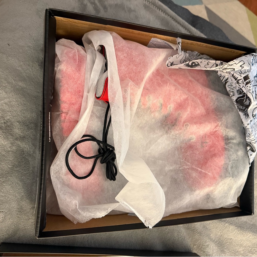 Dolls Kill red & black mismatched combat boots - Picture 5 of 7